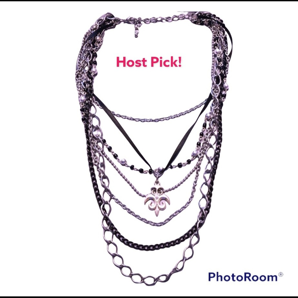 Vera Wang Fleur De Lis Necklace EUC